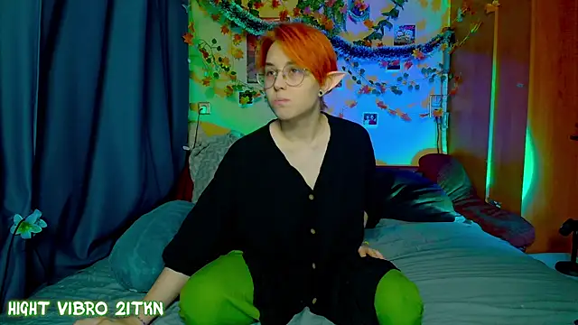 Snapshot of TrickyKitsune chatting on 12/04/25, 01:21 TrickyKitsune online show from 12/04/25, 01:21