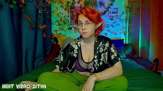 Snapshot of TrickyKitsune chatting on 11/17/25, 01:48 TrickyKitsune online show from 11/17/25, 01:48