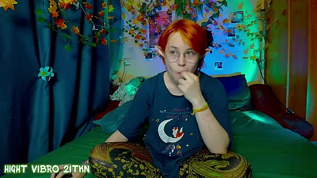 Snapshot of TrickyKitsune chatting on 11/03/25, 01:37 TrickyKitsune online show from 11/03/25, 01:37