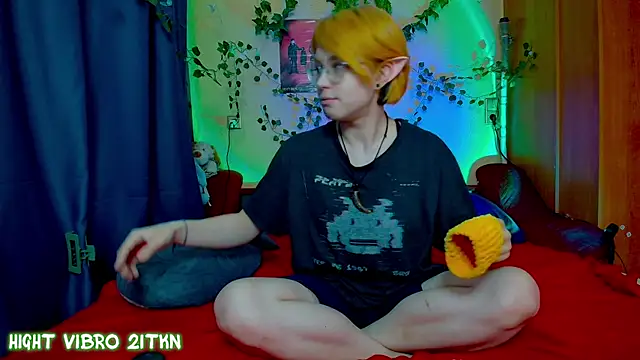 Snapshot of TrickyKitsune chatting on 09/11/25, 10:15 TrickyKitsune online show from 09/11/25, 10:15