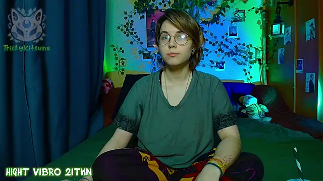 TrickyKitsune online show from 05/11/26, 04:04