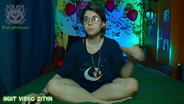 TrickyKitsune online show from 04/10/26, 04:58