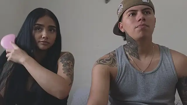 Snapshot of Thiago_x_Sahara chatting on 11/21/25, 01:32 Thiago x Sahara online show from 11/21/25, 01:32