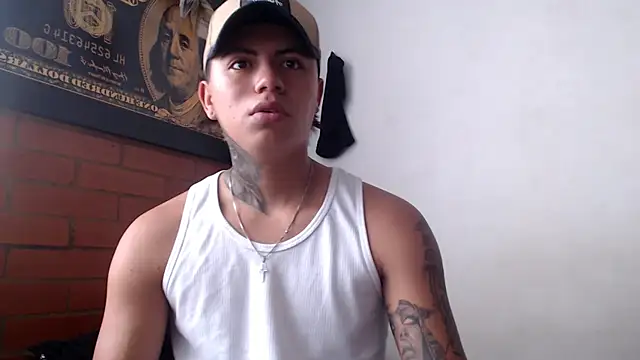 Snapshot of Thiago_x_Sahara chatting on 01/23/25, 12:19 Thiago x Sahara online show from 01/23/25, 12:19