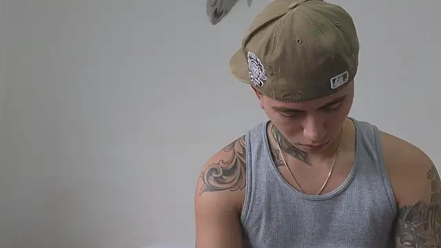 Snapshot of Thiago_x_Sahara chatting on 11/17/25, 12:31 Thiago x Sahara online show from 11/17/25, 12:31