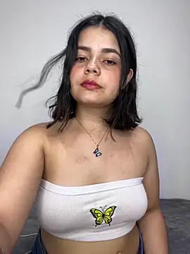 Snapshot of pretty_angela1 chatting on 02/23/25, 02:18 pretty angela1 online show from 02/23/25, 02:18