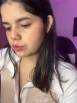 Snapshot of pretty_angela1 chatting on 10/07/25, 12:00 pretty angela1 online show from 10/07/25, 12:00