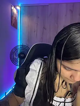 Snapshot of pretty_angela1 chatting on 06/27/26, 01:22 pretty angela1 online show from 06/27/26, 01:22