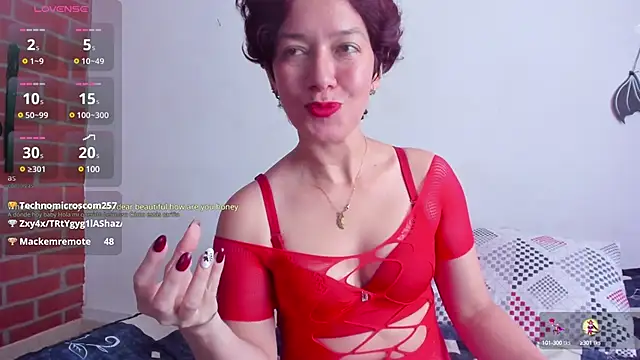 Snapshot of Laura_hellss chatting on 03/16/25, 02:11 Laura hellss online show from 03/16/25, 02:11
