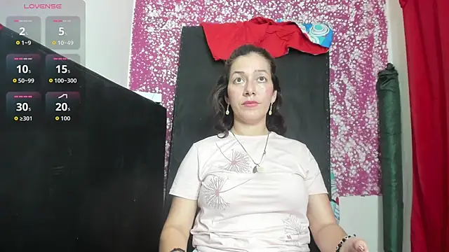 Snapshot of Laura_hellss chatting on 07/05/26, 03:33 Laura hellss online show from 07/05/26, 03:33