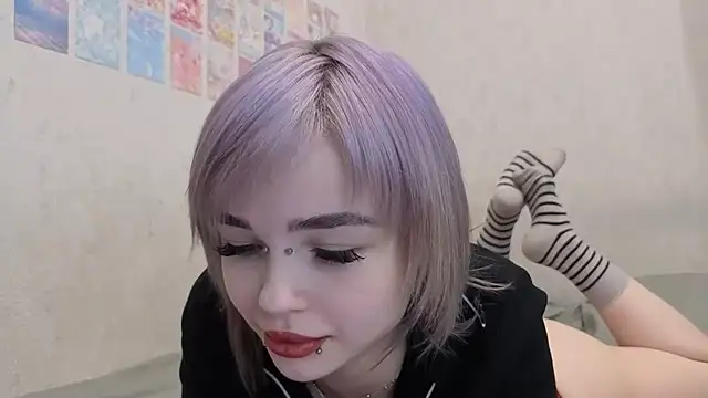 Snapshot of emodreamgirl chatting on 05/02/26, 04:01 emodreamgirl online show from 05/02/26, 04:01