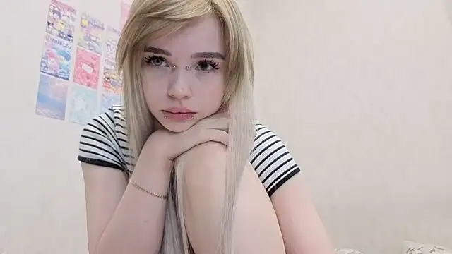 Snapshot of emodreamgirl chatting on 05/20/26, 12:02 emodreamgirl online show from 05/20/26, 12:02