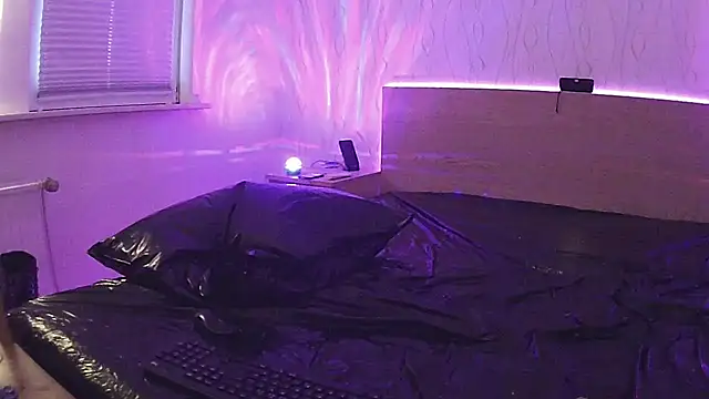 Snapshot of Sissy_Miss chatting on 06/03/26, 06:34 Sissy Miss online show from 06/03/26, 06:34