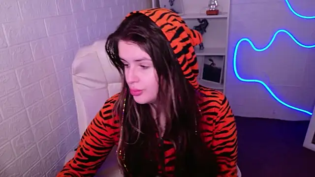 Snapshot of StellaFrost chatting on 10/17/25, 07:04 StellaFrost online show from 10/17/25, 07:04