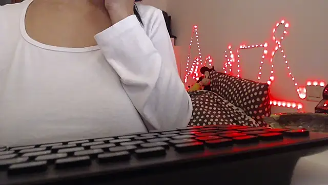 LasolitaAuri online show from 10/29/25, 07:13