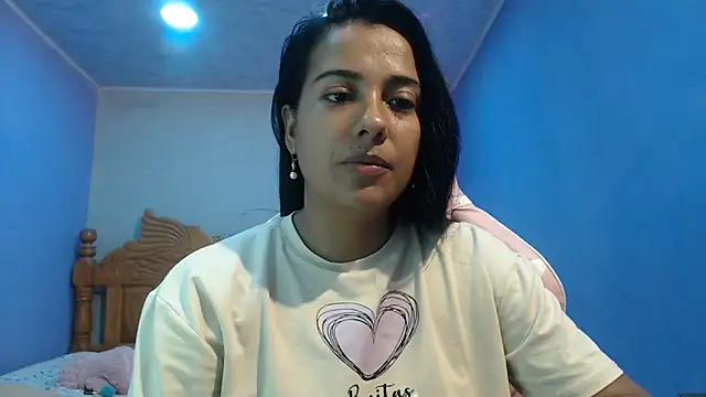 Snapshot of Coral0403 chatting on 10/29/25, 08:41 Coral0403 online show from 10/29/25, 08:41