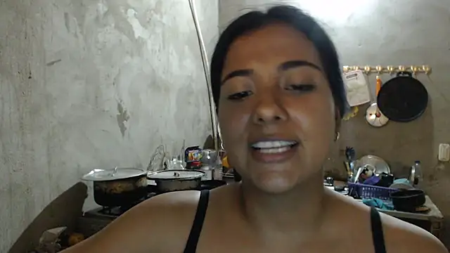 Snapshot of Coral0403 chatting on 03/22/25, 01:32 Coral0403 online show from 03/22/25, 01:32