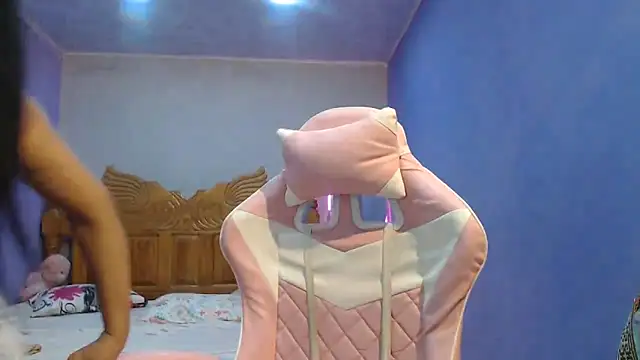 Snapshot of Coral0403 chatting on 10/20/25, 06:30 Coral0403 online show from 10/20/25, 06:30