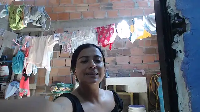 Snapshot of Coral0403 chatting on 12/14/25, 03:28 Coral0403 online show from 12/14/25, 03:28