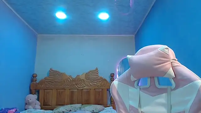 Snapshot of Coral0403 chatting on 11/26/25, 07:14 Coral0403 online show from 11/26/25, 07:14