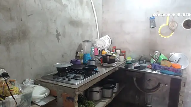 Snapshot of Coral0403 chatting on 12/17/25, 03:28 Coral0403 online show from 12/17/25, 03:28