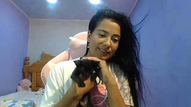 Snapshot of Coral0403 chatting on 11/05/25, 06:55 Coral0403 online show from 11/05/25, 06:55