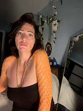 AlessasRoom online show from 10/26/25, 05:57