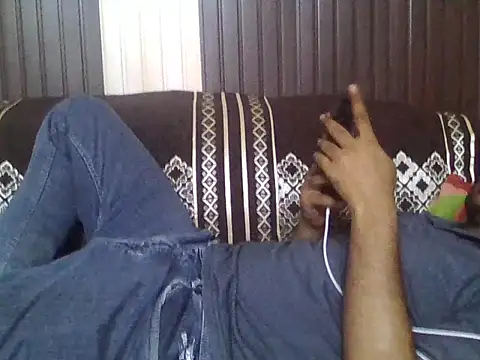 Snapshot of indihotguy chatting on 05/17/26, 03:17 indihotguy online show from 05/17/26, 03:17
