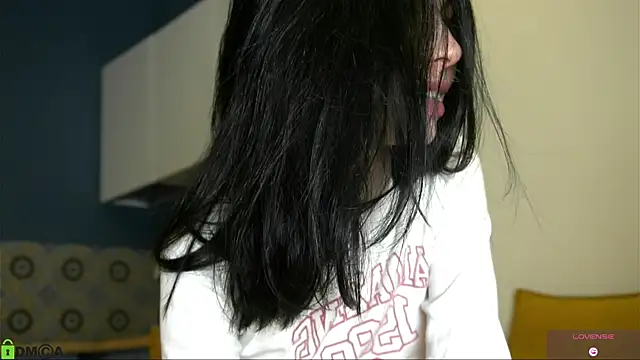 Snapshot of LittleOriana chatting on 06/03/26, 04:57 LittleOriana online show from 06/03/26, 04:57