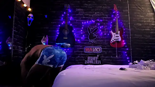 Snapshot of hotemberly_jake chatting on 10/04/25, 02:40 hotemberly jake online show from 10/04/25, 02:40