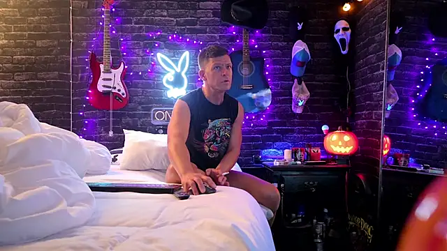 Snapshot of hotemberly_jake chatting on 10/07/25, 10:05 hotemberly jake online show from 10/07/25, 10:05