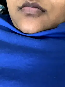 Snapshot of queen_pari chatting on 12/18/25, 10:02 queen pari online show from 12/18/25, 10:02