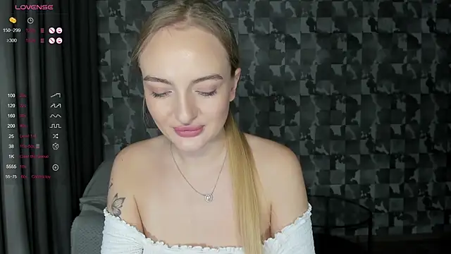 Snapshot of A_delina chatting on 11/04/25, 01:37 A delina online show from 11/04/25, 01:37