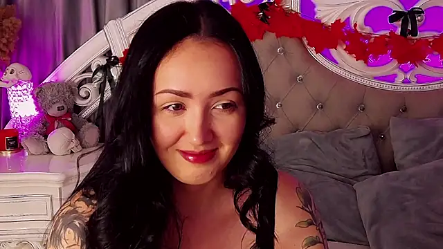 Snapshot of KimKhallifa chatting on 10/19/25, 04:48 KimKhallifa online show from 10/19/25, 04:48