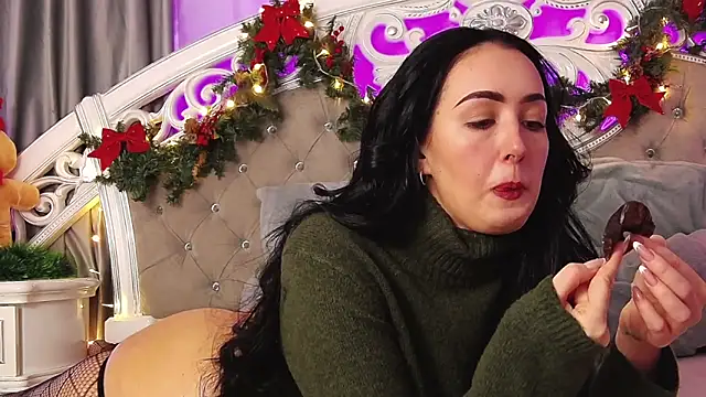 Snapshot of KimKhallifa chatting on 12/18/25, 05:12 KimKhallifa online show from 12/18/25, 05:12