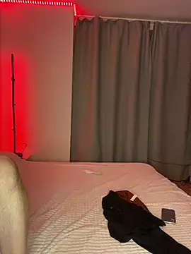 Snapshot of SOFYandMIKE chatting on 03/26/26, 06:28 SOFYandMIKE online show from 03/26/26, 06:28