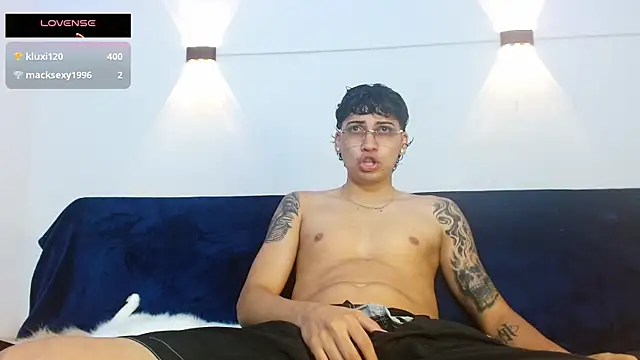 Snapshot of Br4ndxpimm chatting on 10/31/25, 03:08 Br4ndxpimm online show from 10/31/25, 03:08