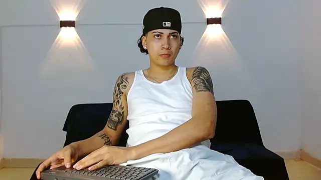 Snapshot of Br4ndxpimm chatting on 12/19/25, 01:57 Br4ndxpimm online show from 12/19/25, 01:57