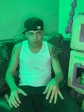 Snapshot of Br4ndxpimm chatting on 01/18/25, 12:02 Br4ndxpimm online show from 01/18/25, 12:02