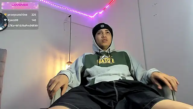 Snapshot of Br4ndxpimm chatting on 10/13/25, 06:53 Br4ndxpimm online show from 10/13/25, 06:53