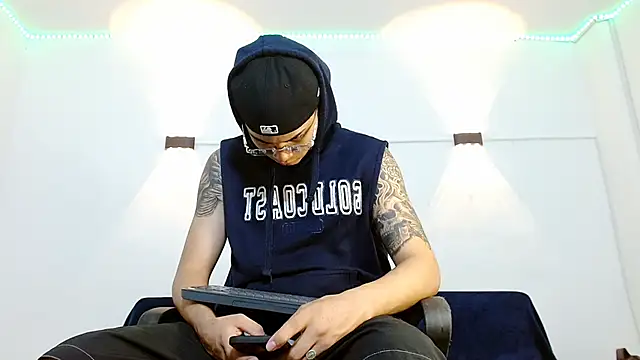 Snapshot of Br4ndxpimm chatting on 10/27/25, 04:30 Br4ndxpimm online show from 10/27/25, 04:30