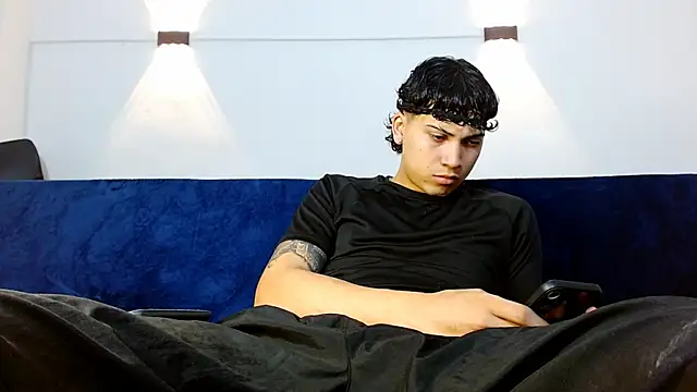 Snapshot of Br4ndxpimm chatting on 12/15/25, 12:27 Br4ndxpimm online show from 12/15/25, 12:27