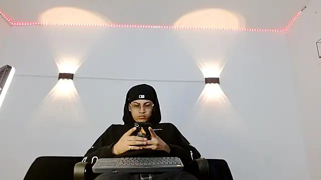 Snapshot of Br4ndxpimm chatting on 10/25/25, 07:47 Br4ndxpimm online show from 10/25/25, 07:47