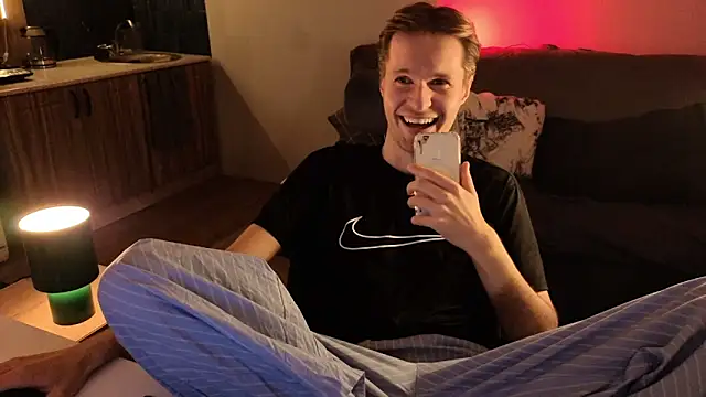 Leonnextdoor online show from 02/04/26, 07:09