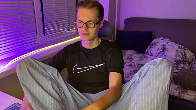 Leonnextdoor online show from 02/02/26, 04:39