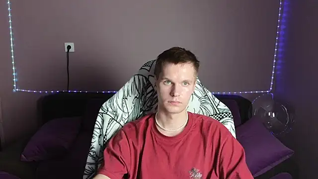 Leonnextdoor online show from 12/30/24, 12:20