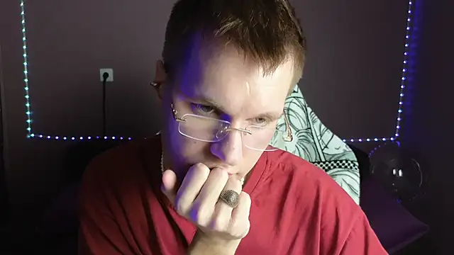 Leonnextdoor online show from 12/30/24, 03:23