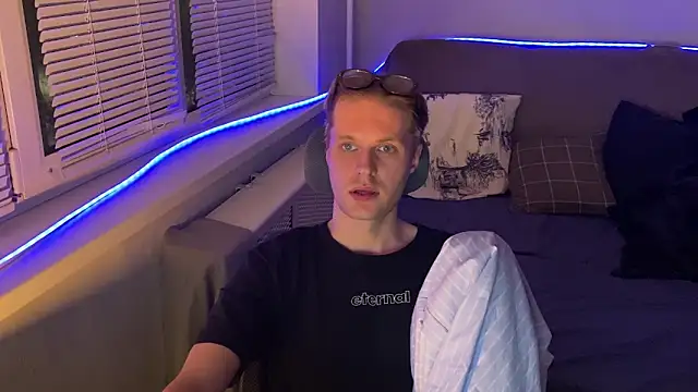 Leonnextdoor online show from 01/07/26, 05:18