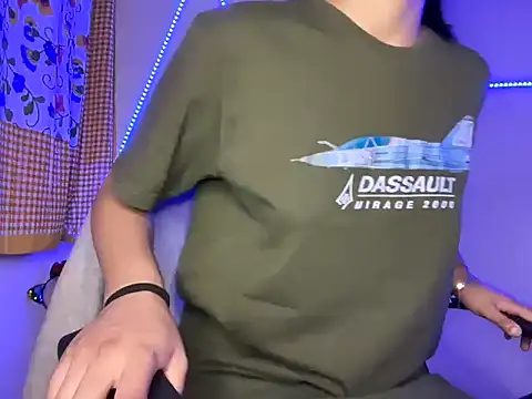 Snapshot of roseofvenom chatting on 03/09/25, 03:05 roseofvenom online show from 03/09/25, 03:05