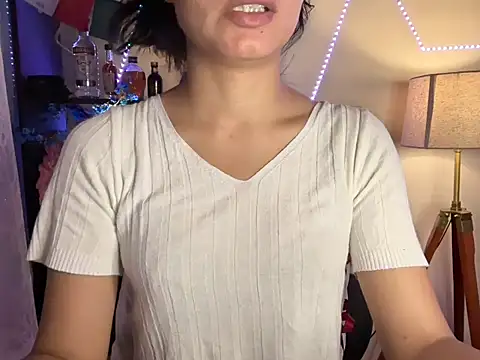 Snapshot of roseofvenom chatting on 03/22/25, 11:31 roseofvenom online show from 03/22/25, 11:31